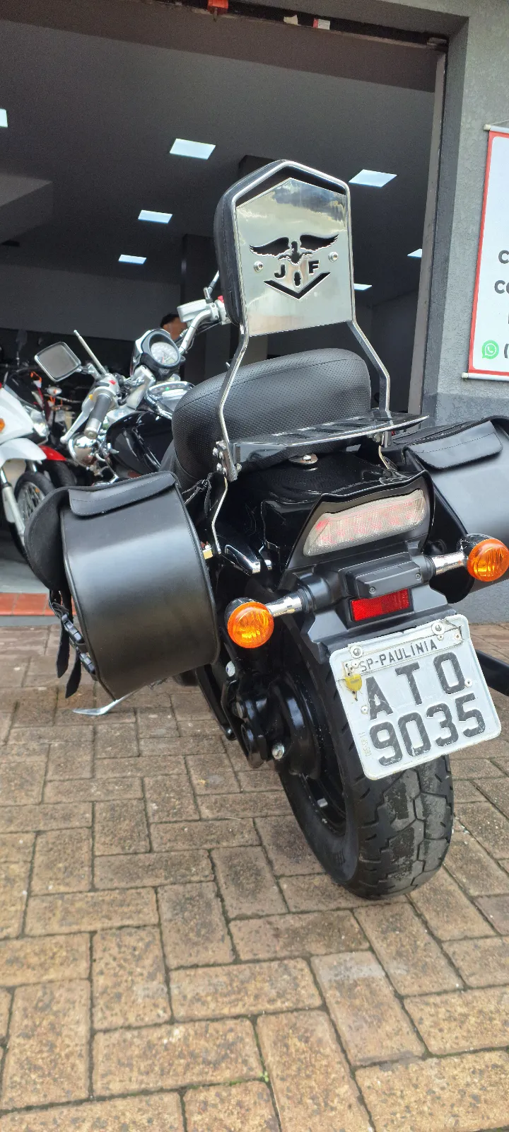 Triumph Boulevard M800 2011