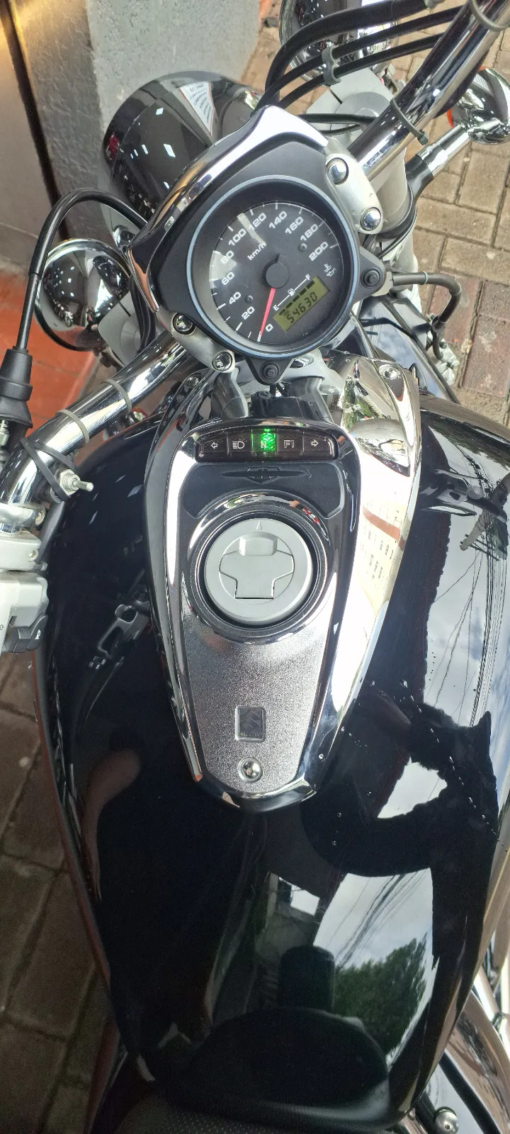 Triumph Boulevard M800 2011